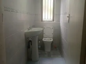 4 Bedroom House to Rent in Greystone Park