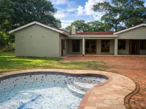 4 Bedroom House to Rent in Greystone Park