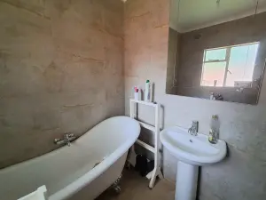 Townhouse/Cluster to Rent in Greendale