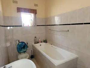 4 Bedroom House to Rent in Marlborough