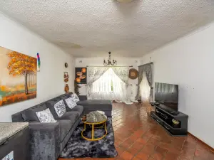 Cottage/Garden Flat in Bluff Hill