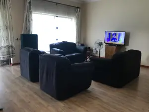 Flat/Apartment to Rent in Newlands