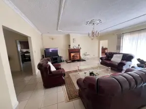 5 Bedroom House to Rent in Pomona