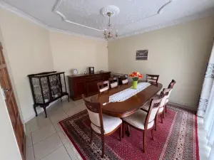 5 Bedroom House to Rent in Pomona