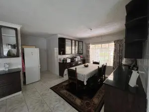 5 Bedroom House to Rent in Pomona