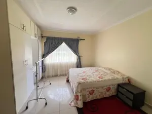 5 Bedroom House to Rent in Pomona