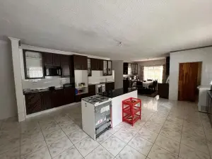 5 Bedroom House to Rent in Pomona