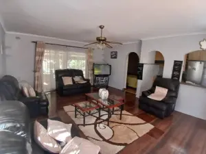 1 Bedroom Cottage/Garden Flat to Rent in Greendale North