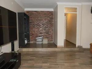 4 Bedroom House to Rent in Manresa