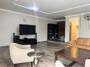 4 Bedroom House to Rent in Manresa