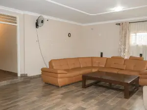 4 Bedroom House to Rent in Manresa