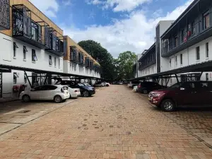Flat/Apartment to Rent in Borrowdale West