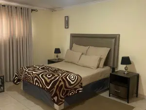 5 Bedroom House to Rent in Upper Hillside