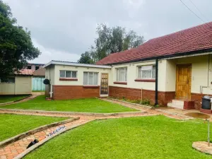 5 Bedroom House to Rent in Upper Hillside