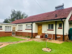 5 Bedroom House to Rent in Upper Hillside