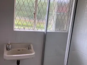 5 Bedroom House to Rent in Upper Hillside