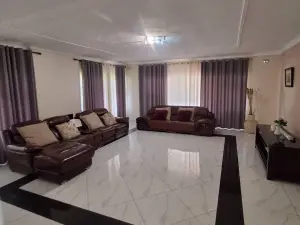 7 Bedroom House to Rent in Mandara