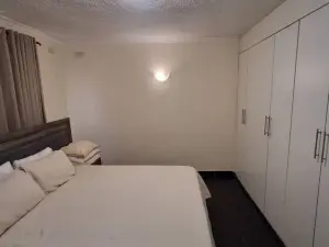 7 Bedroom House to Rent in Mandara