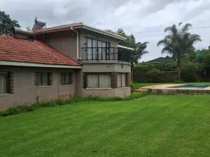 7 Bedroom House to Rent in Mandara