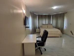 7 Bedroom House to Rent in Mandara