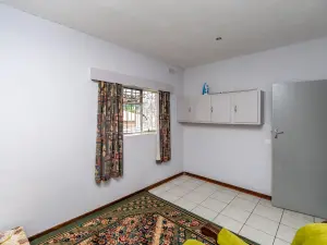 3 Bedroom House to Rent in Hillside