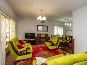 3 Bedroom House to Rent in Hillside