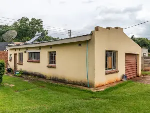 3 Bedroom House to Rent in Hillside