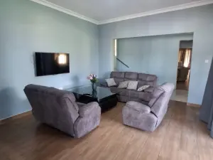7 Bedroom House to Rent in Borrowdale