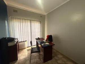 Office to Rent in Alexandra Park