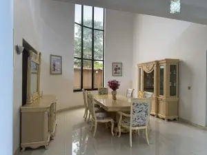 6 Bedroom House to Rent in Hogerty Hill