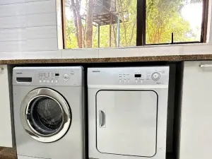 6 Bedroom House to Rent in Hogerty Hill