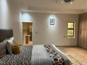 6 Bedroom House to Rent in Hogerty Hill