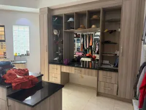 6 Bedroom House to Rent in Hogerty Hill