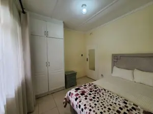 5 Bedroom House to Rent in Hillside