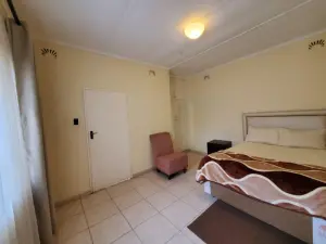 5 Bedroom House to Rent in Hillside