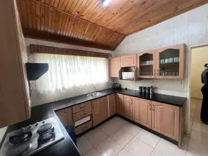 5 Bedroom House to Rent in Upper Hillside