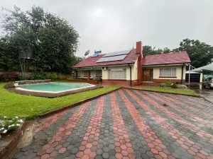 5 Bedroom House to Rent in Upper Hillside