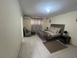 5 Bedroom House to Rent in Upper Hillside