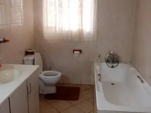 4 Bedroom House to Rent in Greendale