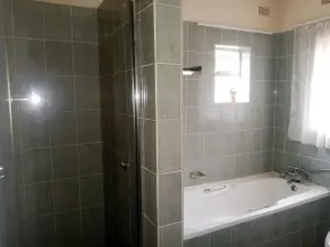 4 Bedroom House to Rent in Greendale