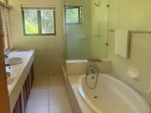 4 Bedroom House to Rent in Alexandra Park