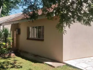 3 Bedroom Cottage/Garden Flat to Rent in Greendale