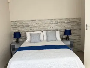 2 Bedroom Cottage/Garden Flat to Rent in Kensington