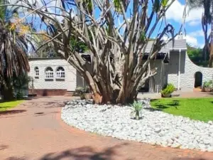 3 Bedroom House to Rent in Greystone Park
