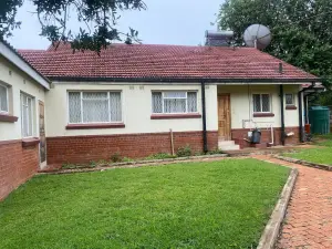 4 Bedroom House to Rent in Upper Hillside
