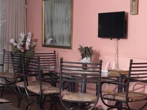 3 Bedroom Cottage/Garden Flat to Rent in Avenues