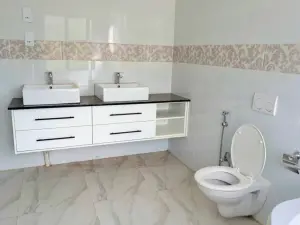 6 Bedroom House to Rent in Newlands