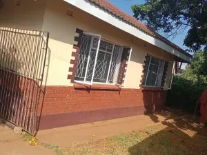 4 Bedroom House to Rent in Warren Park