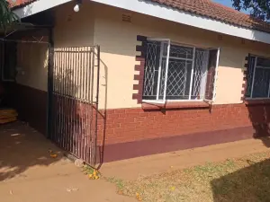 4 Bedroom House to Rent in Warren Park