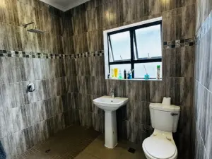 4 Bedroom House to Rent in Greendale